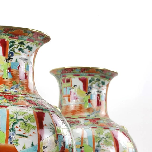 A Pair of Large Guangcai Porcelain Vases in the 19th Century For Sale - Image 11 of 12