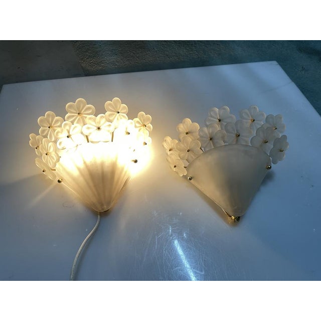 Mid-Century Modern Murano Glass Flower Wall Sconces, Italy, 1960s, Set of 2 For Sale - Image 3 of 9