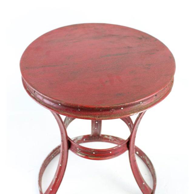 Our bright and bold modern side tables offers the perfect splash of color. Features classic round with tapered rings, a...