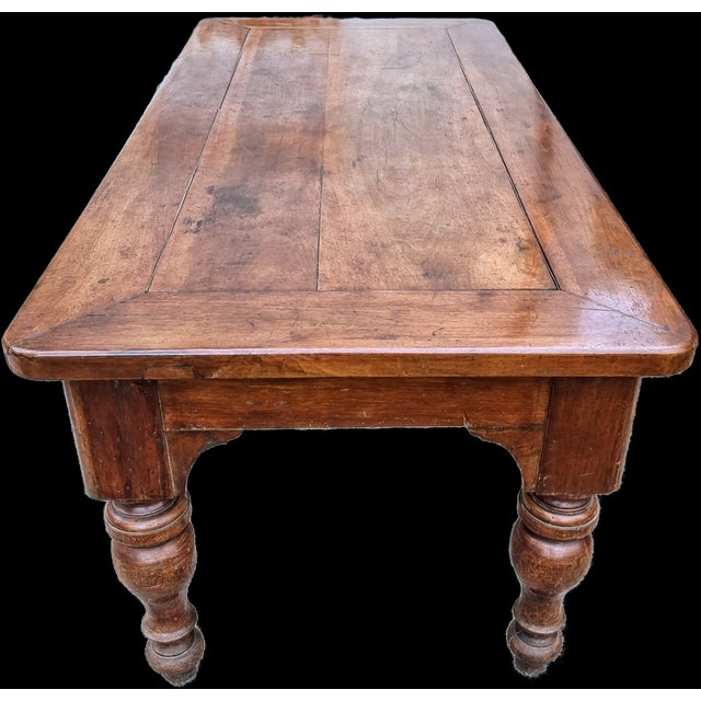 This elegant Piedmontese table from the first half of the 19th century is made of fine solid walnut, which enhances its...