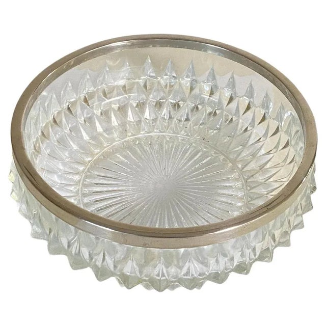 French Art Deco glass and Metal decorative dish with glass Rond Pattern, in very good overall condition. It has been made...
