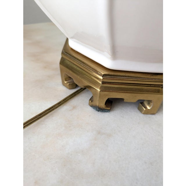 Mid 20th Century Vintage Chinoiserie Style Ceramic & Brass Gourd Table Lamp For Sale - Image 5 of 6