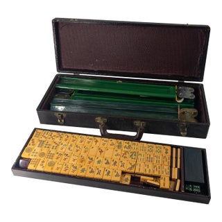Mid-Century Mah Jong Game Set in Two-Tone Bakelite, Butterscotch Amber and Burgundy Red For Sale