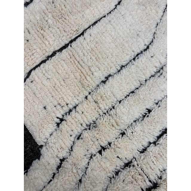 Moroccan Artist Contemporary Moroccan Beni Ourain Rug For Sale - Image 4 of 10
