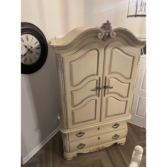 French Provincial Thomasville Bellasera Collection Wardrobe Armoire in Riviera Pearl For Sale - Image 3 of 11