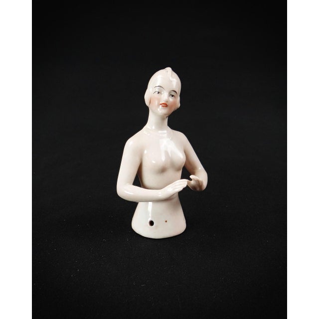 A toy, an accessory? This half-figurine is much more than that! Coming from the fragile and sophisticated world of German...