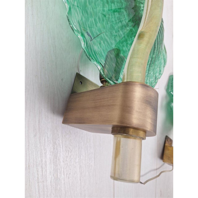 Large Wall Light in Brass and Murano Glass, 1990s, in Very Good conditions. Designed 1990 to 1999 Up to 250V (Europe/UK...