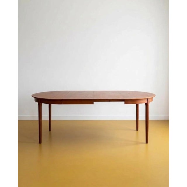 Vintage 1960s Danish teak dining table, circular top Ø121 cm, extendable to 219 cm with two 49 cm extensions. Dimensions:...