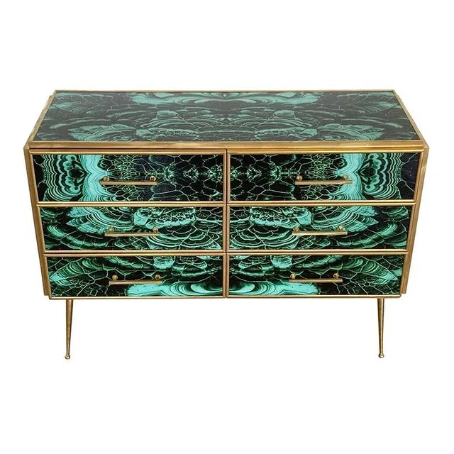 Wooden dresser covered in malachite glass - six drawers - handle profiles and feet in brass Dimensions cm l 121 x d 45.5 x...