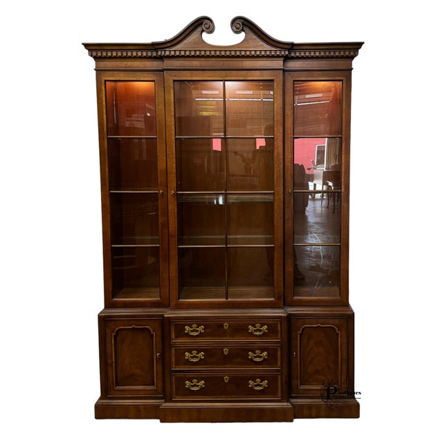 Henredon Vintage Henredon 18th Century Portfolio Collection Chippendale Style Walnut China / Display Cabinet For Sale - Image 4 of 11