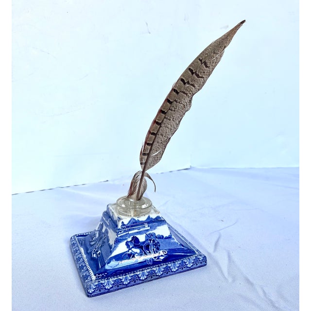 Early 20th Century Antique English Blue & White Transferware Pyramidal Inkwell With French Glass Insert & Quill For Sale - Image 5 of 14