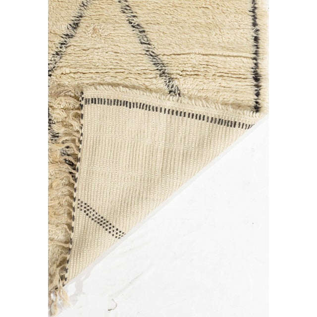 1980s Vintage Moroccan Hand-Knotted Rug 5'6" X 7'6" For Sale - Image 5 of 5