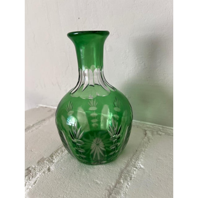 American Emerald Green Cut-to-Clear Crystal Bud Vase Carafe For Sale - Image 3 of 12