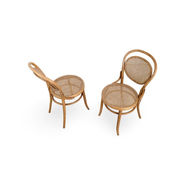 We are offering a beautiful set of two bentwood chairs from the 1920s by the traditional croatian manufacturer j & j kohn...
