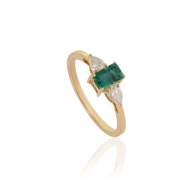 VR Jewels VRJewels 14k Gold Three-Stone Natural Emerald Pear Diamond Ring Size 4 For Sale - Image 4 of 18