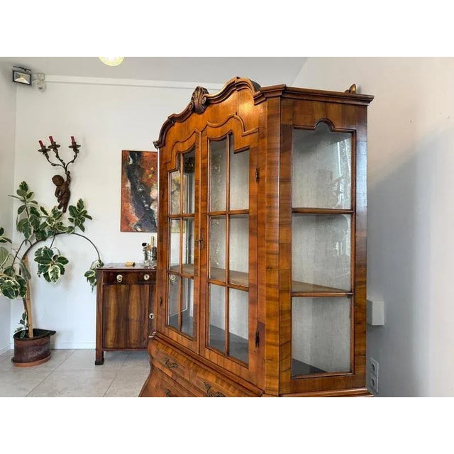Baroque Style Display Cabinet in Walnut and Glass, 1970s For Sale - Image 8 of 17