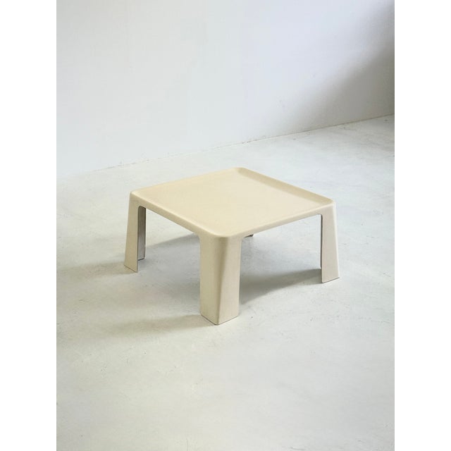 This Amanta coffee table , designed by the famous Mario Bellini for B&B Italia , is an iconic piece from the 1970s. The...