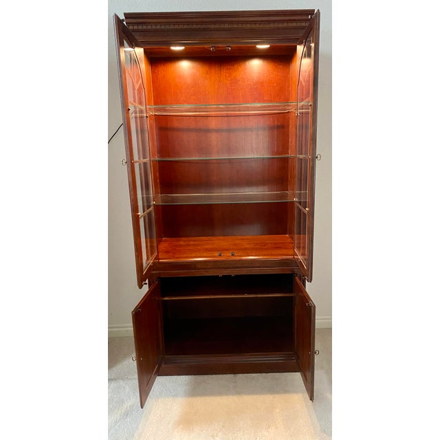 Vintage Cherry Pennsylvania House Lighted Display Etagere Bookcase China Cabinet Excellent Condition. For Sale In Denver - Image 6 of 14