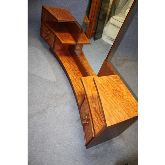 Important hairdresser fitted with exotic wood "Bubinga," she opens with four drawers surmounted by four tablets, she rests...