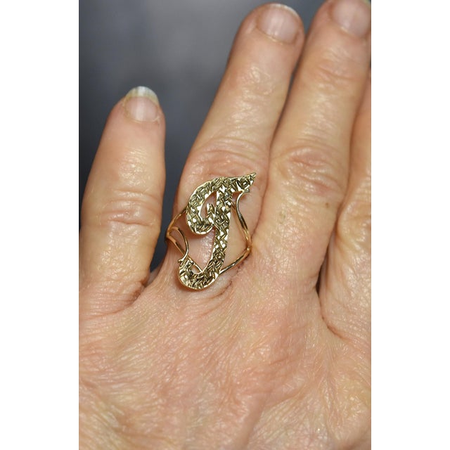 Vintage 14k Yellow Gold Diamond Cut Initial Ring Letter T Size 6 For Sale - Image 12 of 17