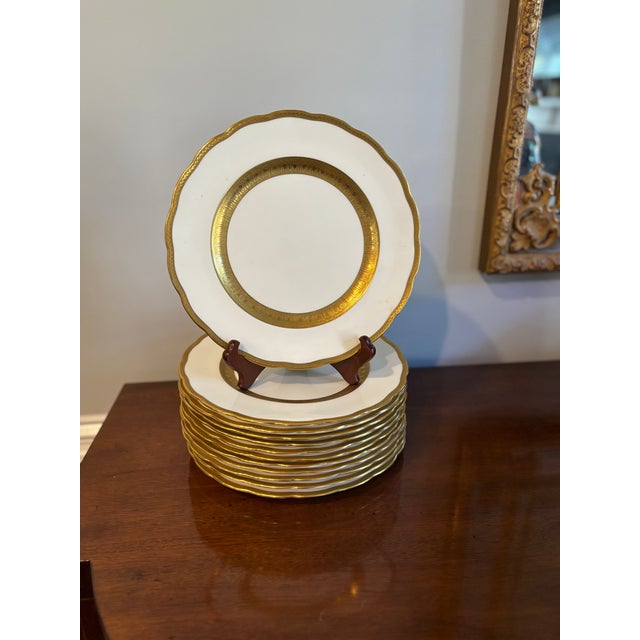 White 1900 George Jones & Son Crescent Antique Porcelain Gold Encrusted Dinner Plates - Set of 12 For Sale - Image 8 of 8