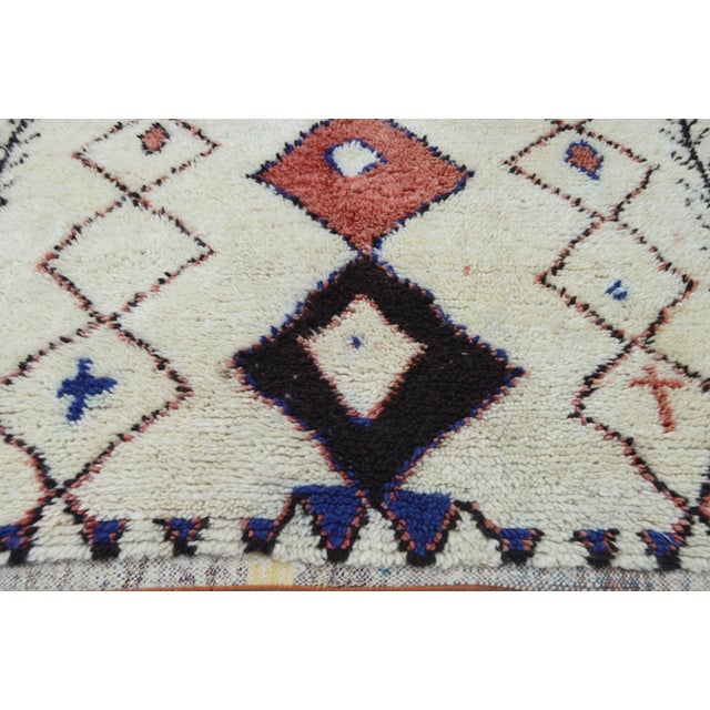 Mid 20th Century Vintage Moroccan Rug - 8'7'' X 4' For Sale In New York - Image 6 of 7
