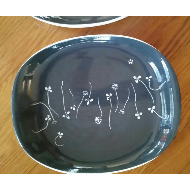 Mid-Century Modern Russel Wright for Harker Mid-Century White Clover Serving Platters Dishes - Set of 3 For Sale - Image 3 of 13
