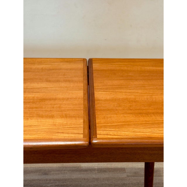 Mid-Century Modern Danish Teak Extending Dining Table by Johannes Andersen for Heals, 1960s For Sale - Image 14 of 17