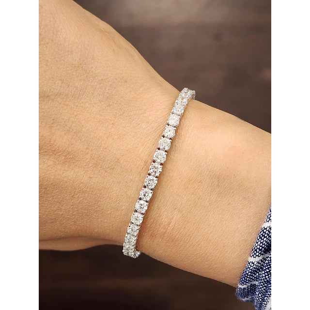 Modern 7.42 Ct Diamond Tennis Bracelet For Sale - Image 3 of 8