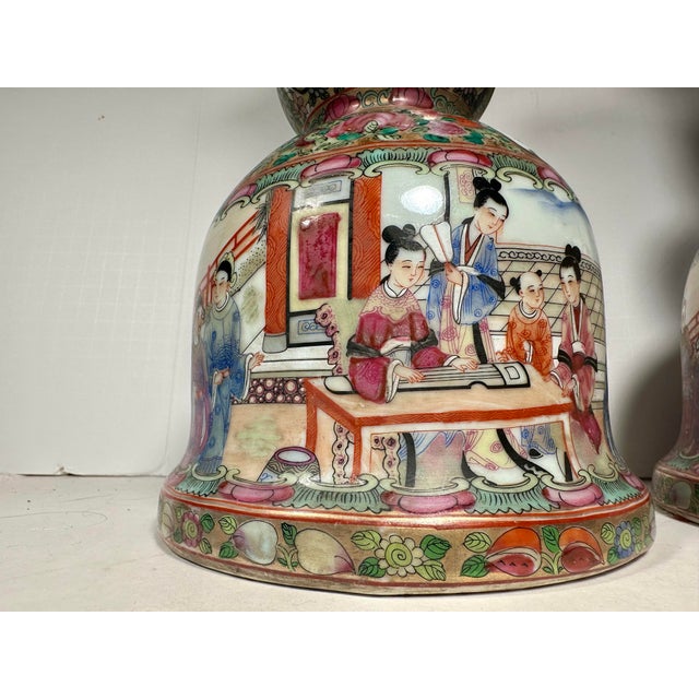 Fine Pair of Meiji Period Chinese Export Rose Medallion Porcelain Candlesticks. For Sale - Image 10 of 12