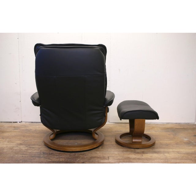 Ekornes Stressless Size Large Black Leather Recliner Lounge Chair and