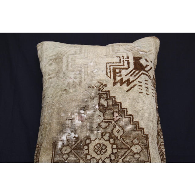 Here i am listing a 100% Handmade double knotted rug pillow cover, made from Vintage Oushak carpet rug. This’s a modern...