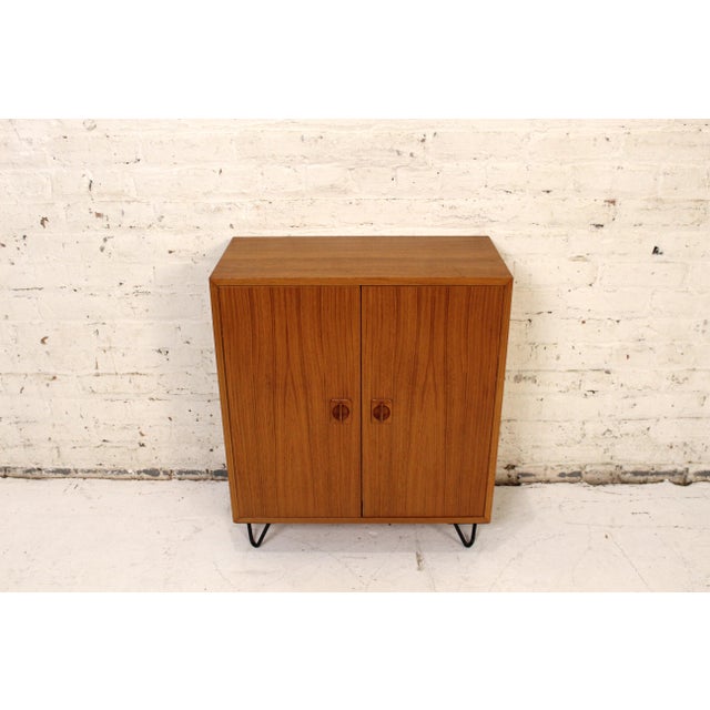 This Danish teakwood nightstand fits in seamlessly with many interior styles. Teak, classic to furniture out of Denmark's...