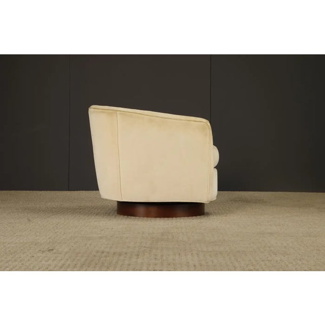 Mid-Century Modern Barrel-Back Swivel Club Chair W Walnut Base in the Style of Milo Baughman, 1970s For Sale - Image 3 of 17