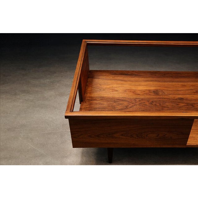 Wood Carlo Hauner Caviuna Wood & Glass Display Coffee Table, Brazil, 1950s For Sale - Image 7 of 15