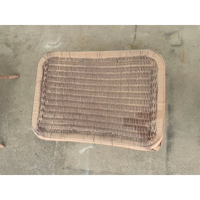 Wicker end tables from 1960s in perfect condition. Equipped with double shelf, lightweight and easy to carry.