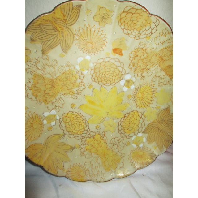 Vintage Imari Shuho Yellow Chrysanthemums and Mums Plates - a Pair For Sale In Los Angeles - Image 6 of 7