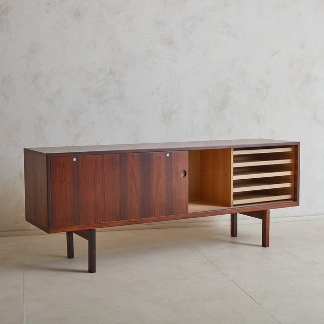 RY26' Rosewood Sideboard by Hans J. Wegner for Ry Møbler, Denmark 1950s For Sale In Chicago - Image 6 of 11
