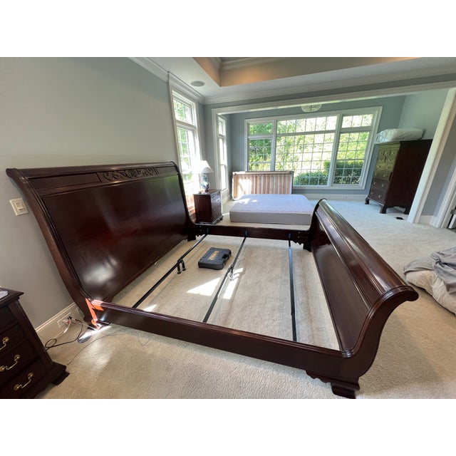 Henkel Harris Henkel Harris 179 King Sleigh Bed in #29 Classic Henkel Mahogany For Sale - Image 4 of 6