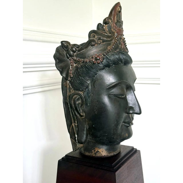Asian 19th Century Large Fine Bronze Head of Bodhisattva Avalokitesvara Qing Dynasty For Sale - Image 3 of 12
