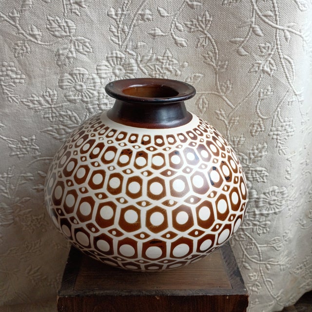 Large 12" Vintage Peruvian Chulucanas Art Pottery Statement VaseCircumference For Sale In Tampa - Image 6 of 10