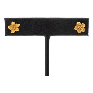 Vintage 22k Yellow Gold Flower Blossom Stud Earrings For Sale