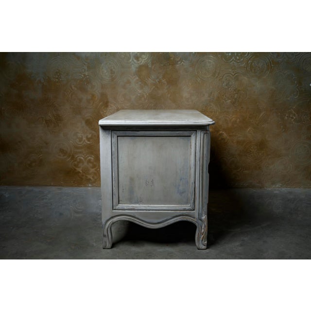 1960s 1966 Drexel French Provincial Ivory Painted Wood Nightstands (Pair) For Sale - Image 5 of 11