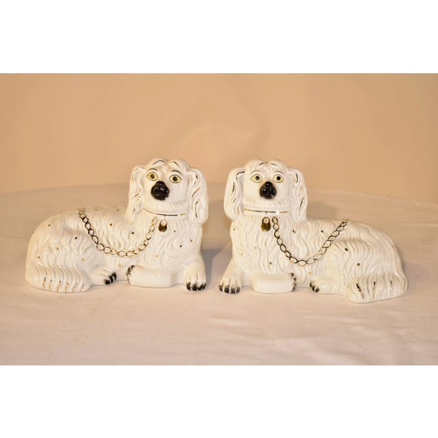 Victorian Pair of Recumbent Staffordshire Spaniels, C. 1960 For Sale - Image 3 of 9