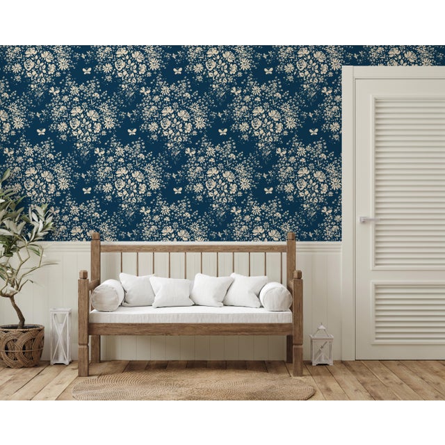 Non-woven fiber-based material with a smooth satin finish. We use the latest digital technology providing the highest...