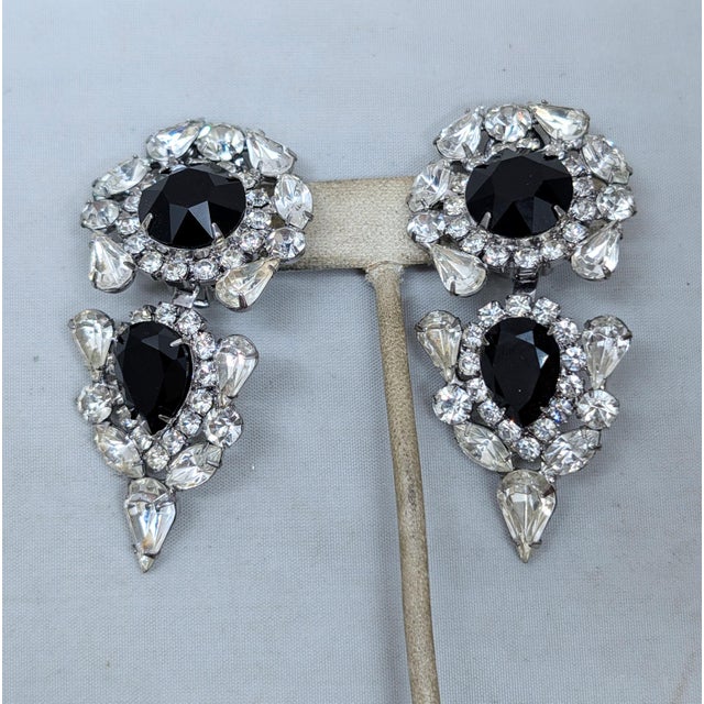 Vintage Signed Marie Ferre Rhodium Plated Faux-Onyx & Clear Rhinestone Chandelier Clip Earrings-2 Pieces For Sale In Philadelphia - Image 6 of 8