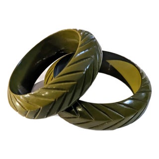 Vintage Olive Green Incised Linear Pattern Acrylic Bangles - A Pair For Sale