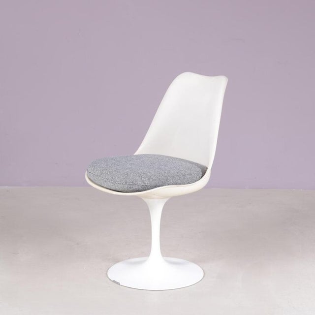 Tulip Side Chair in White Coated Aluminium with Plastic and Fabric Cushion by Eero Saarinen for Knoll Int. USA, 1970s For Sale - Image 11 of 12