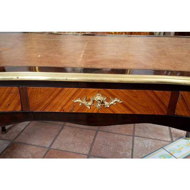 Antique French Napoleon III Style Bureau Plat Desk in Exotic Wood with Gilded Bronze Inlays, France, 19th Century For Sale - Image 5 of 7