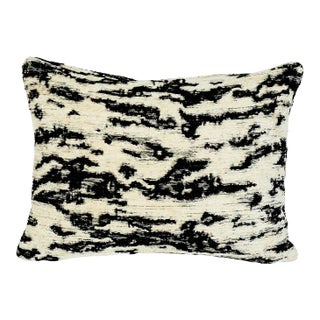 Schumacher Serengeti 18" Lumbar Pillow in Tigre Blanc For Sale
